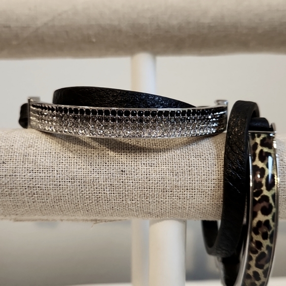 NEW CONDITION LOT OF 2 LEATHER WRAP BRACELETS - Picture 6 of 8